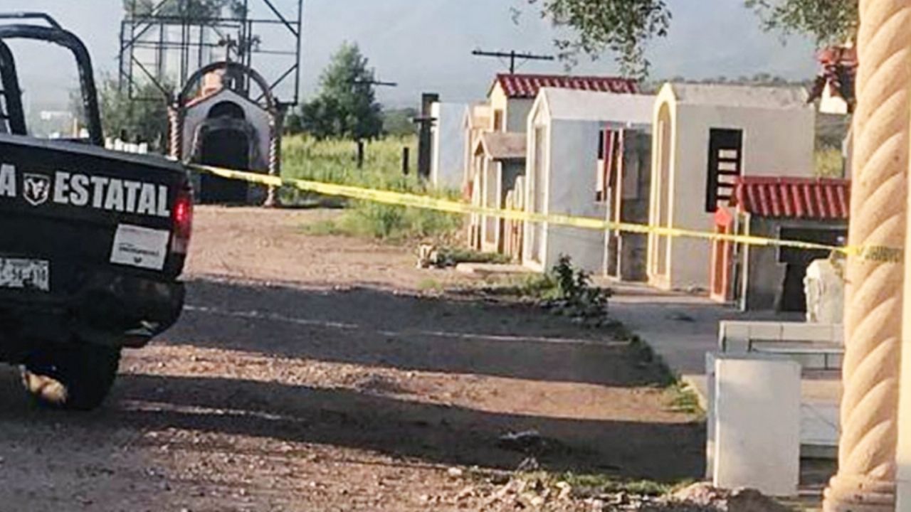 Macabro hallazgo en Nogales: Localizan cuerpo encintado en capillas de la Santa Muerte