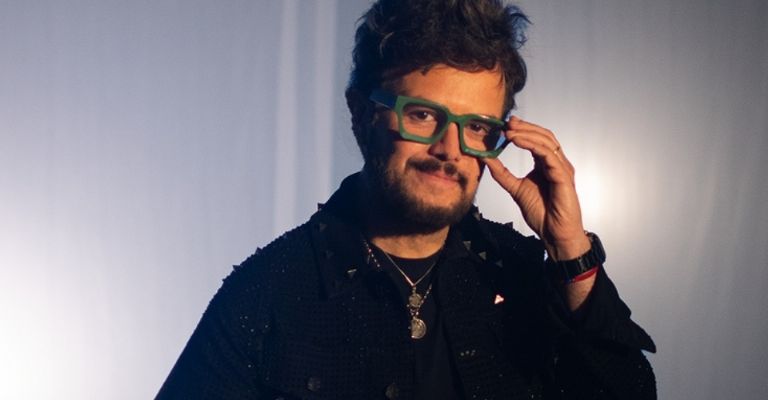 Aleks Syntek desata controversia