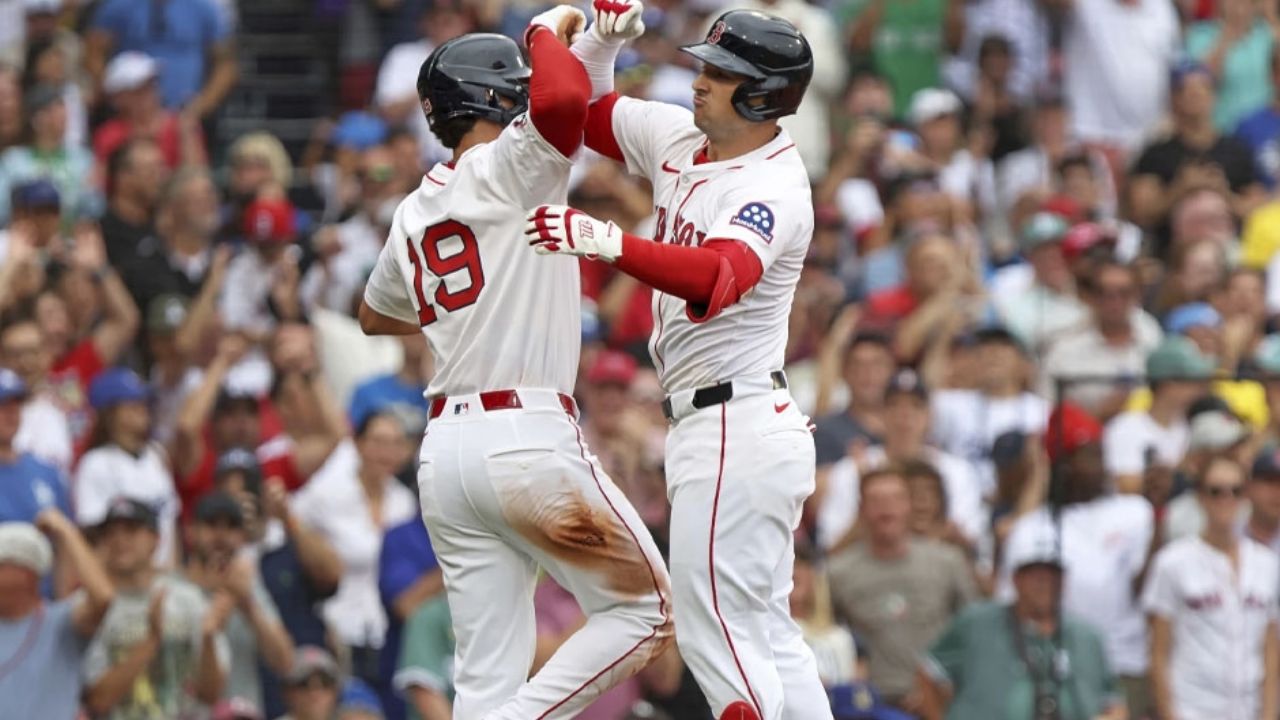 Alex Bregman se vuela la barda y los Red Sox resisten para derrotar a Dodgers