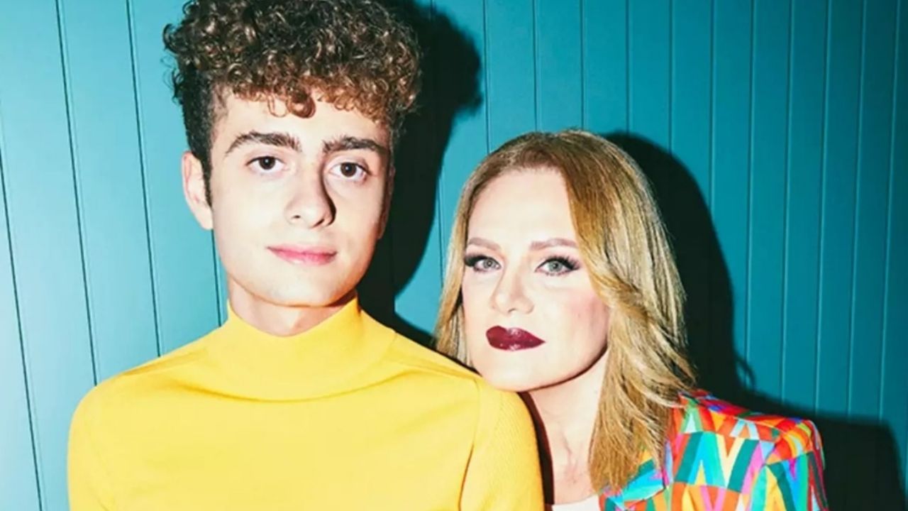 Hijo de Erika Buenfil sorprende en alfombra amarilla de ‘La Casa de los Famosos México’