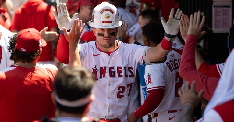 El cañonero celebra en el dugout
