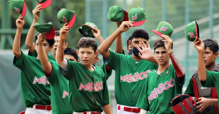 Los jugadores mexicanos festejan el triunfo
