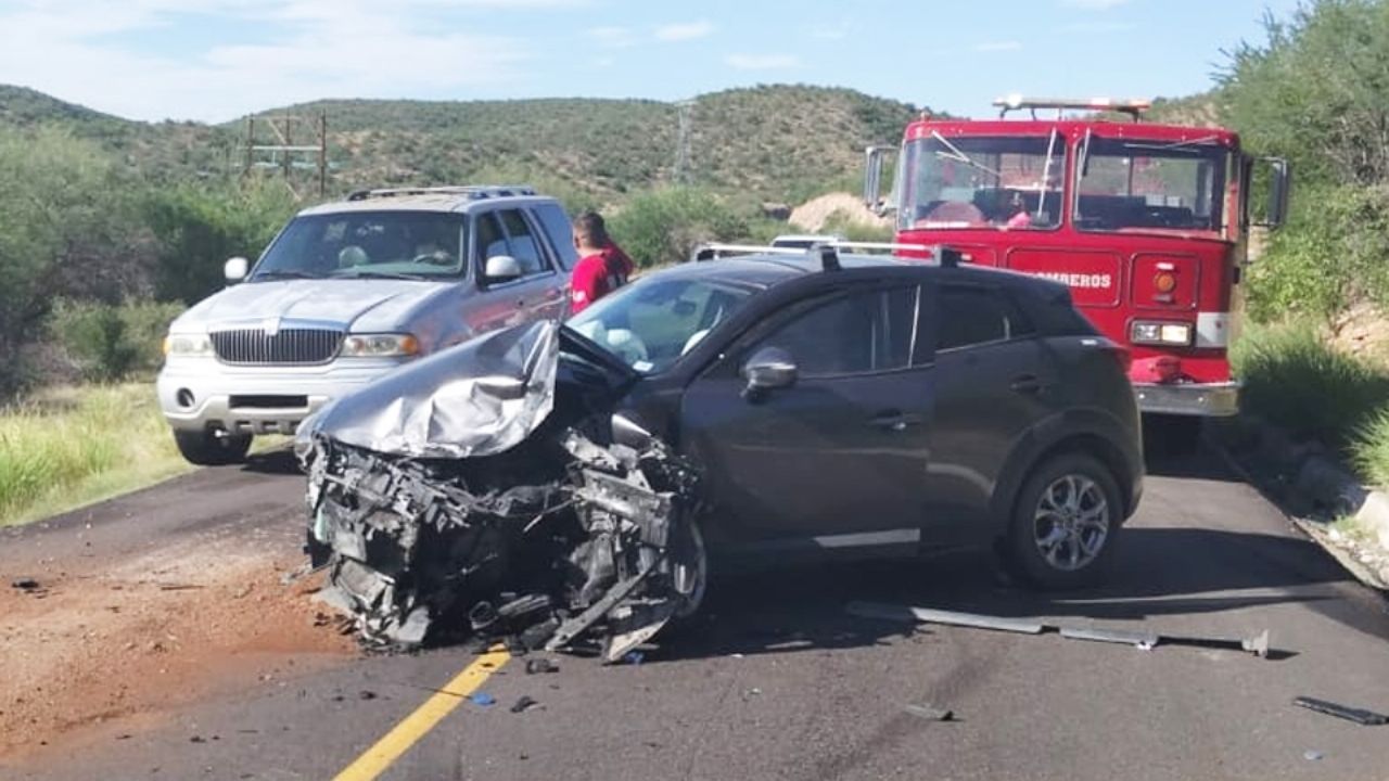 Choque de dos vehículos en carretera Ures-Hermosillo moviliza a cuerpos de emergencia