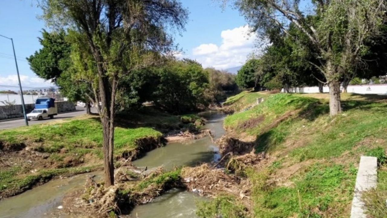 Encuentran cuerpo con huellas de violencia en canal de aguas negras de Michoacán