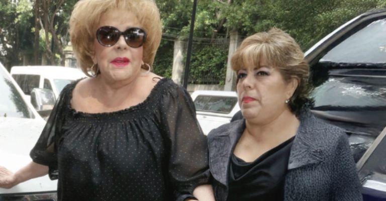 Efigenia Ramos confiesa que para vivir vende comida tras muerte de Silvia Pinal