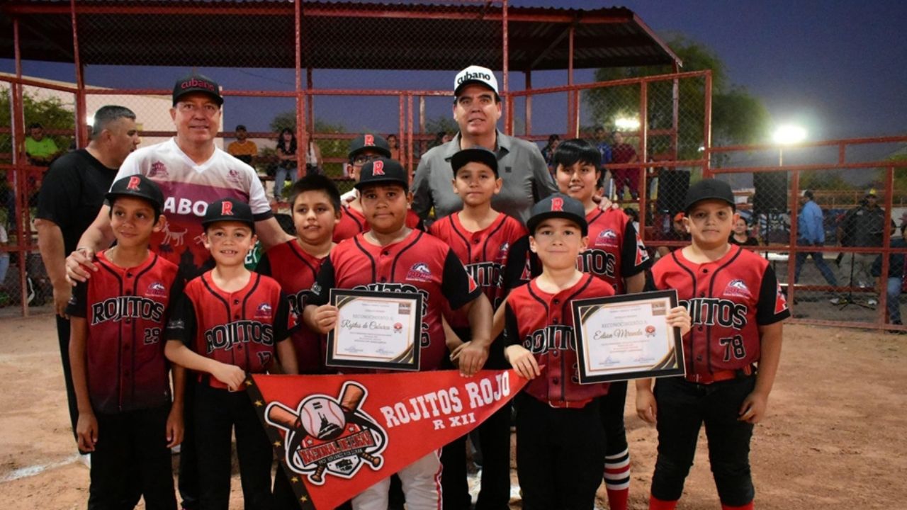 Abraham Mier inaugura la temporada 2025-2026 de la Liga Municipal de Softbol Femenil de Caborca