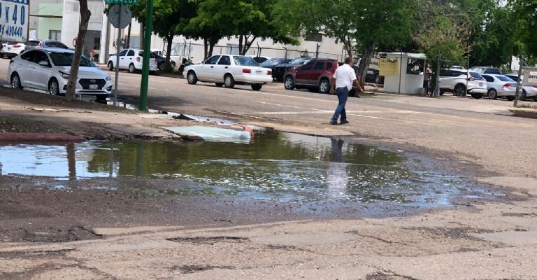 Se acumularon cuerpos de agua en varias esquinas de Ciudad Obregón