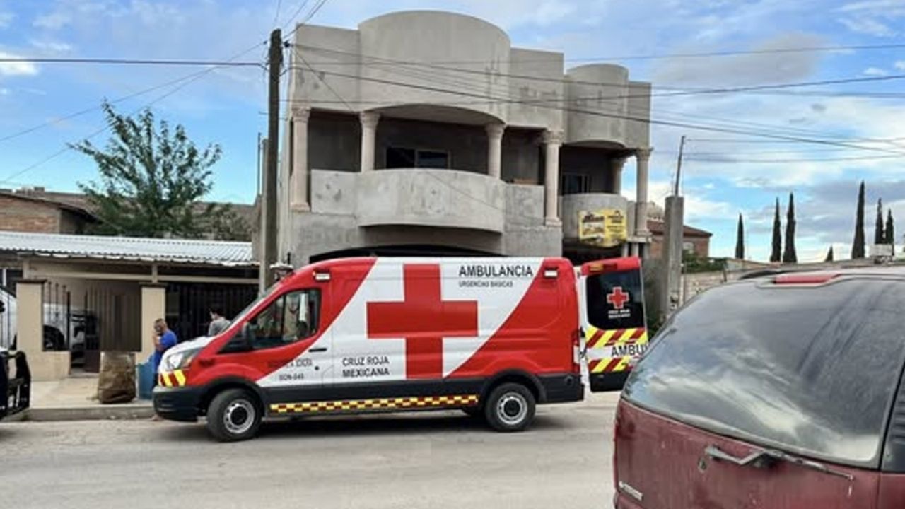 Accidente en Sonora: Mujer resulta herida tras ser aplastada por auto dentro de cochera