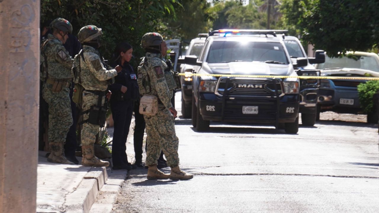 Gatilleros ejecutan a joven al sur de Ciudad Obregón; su cuerpo quedó sobre la banqueta