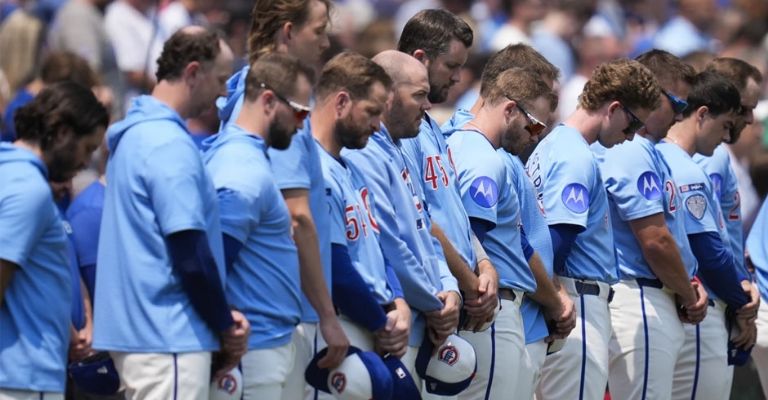 Los jugadores rindieron homenaje a Sandberg