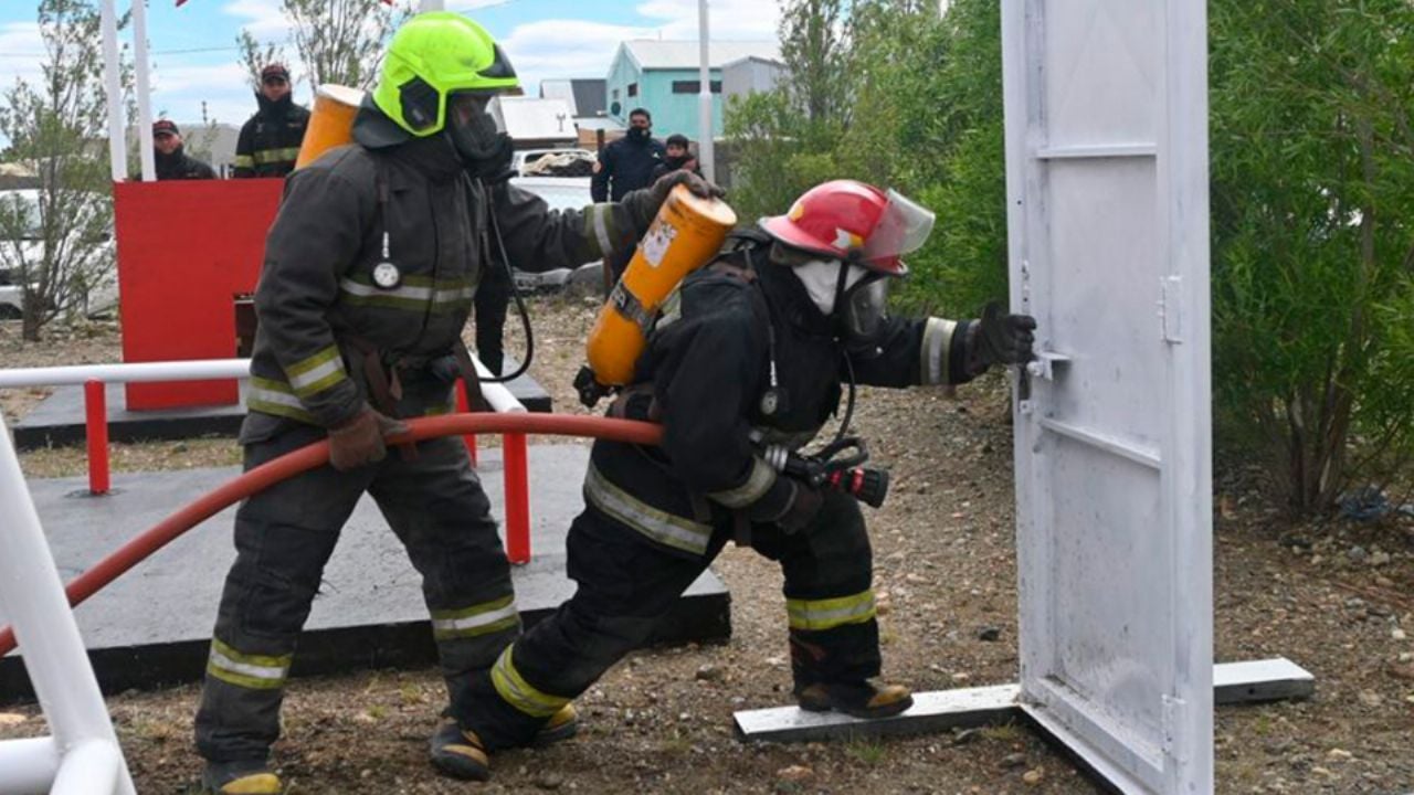Grupo de bomberos voluntarios de Guaymas y Empalme va a Michigan para capacitación