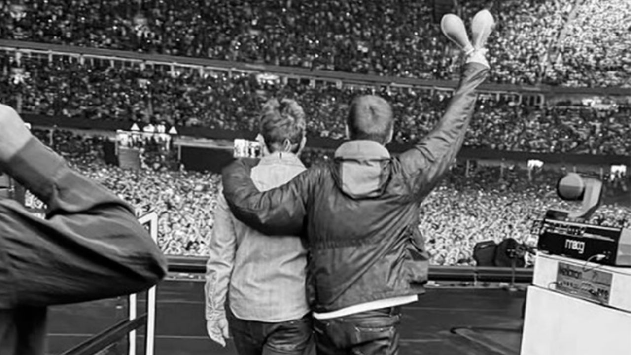 Fan de Oasis cae 50 metros desde una grada en concierto en Londres; no sobrevivió