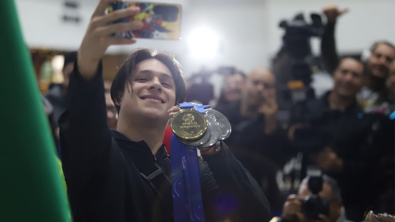 “Que se cuiden”: Osmar Olvera lanzó fuerte mensaje contra los chinos en su regreso a México