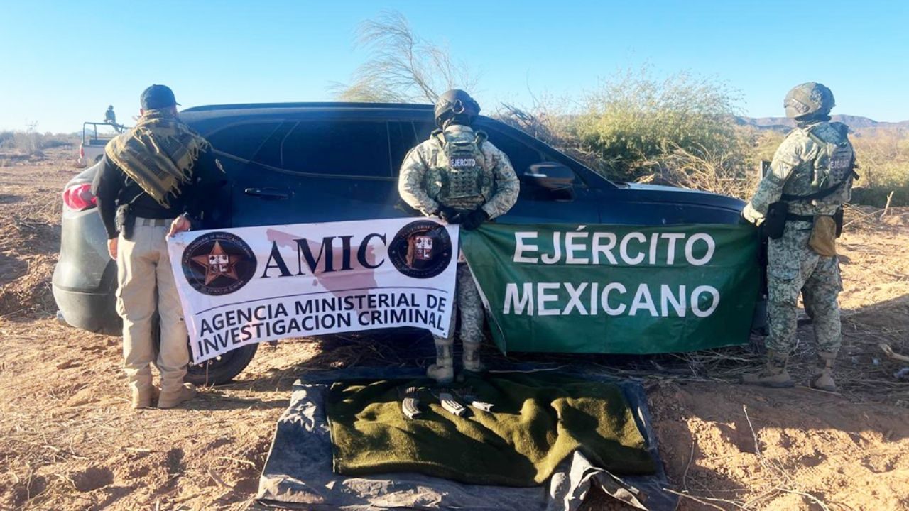 Hallan vehículo del narco abandonado al norte de Sonora; cuenta con reporte de robo