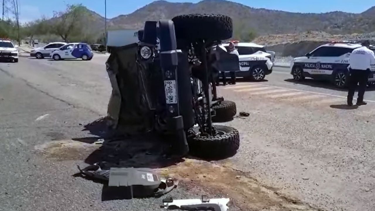 Volcadura al norte de Hermosillo: Jeep termina sobre su costado tras protagonizar choque