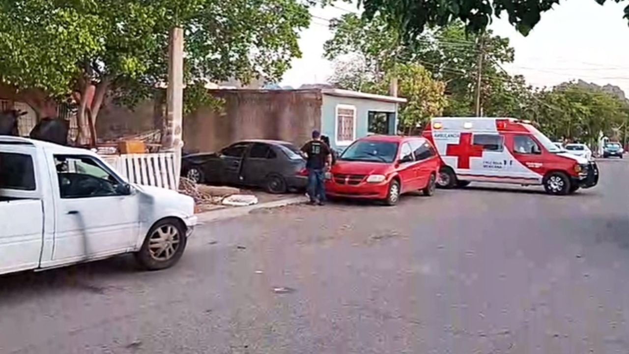 Fue hallado por vecinos: Hombre pierde la vida dentro de vehículo al norte de Guaymas