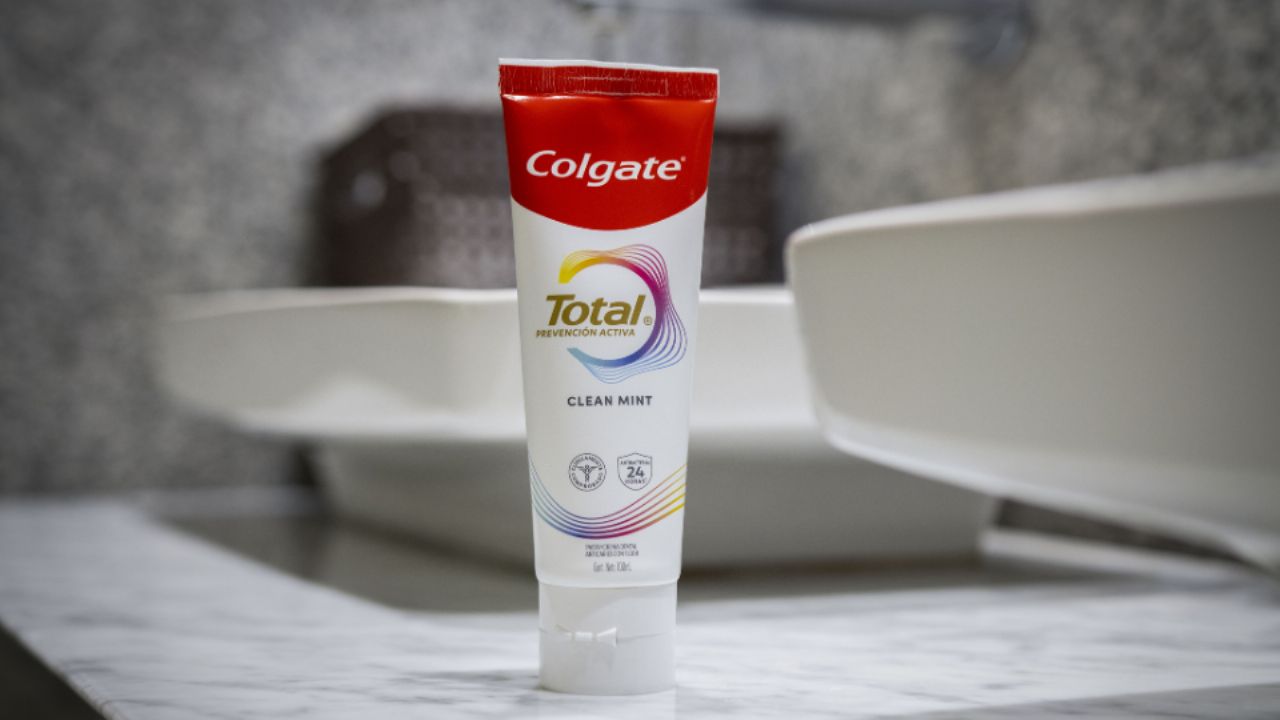 Solo un bajo porcentaje ha tenido efectos adversos; Colgate responde a polémica con CLEAN MINT