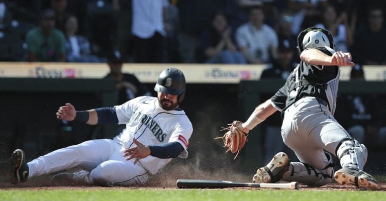 Suárez evita el toque del receptor para anotar