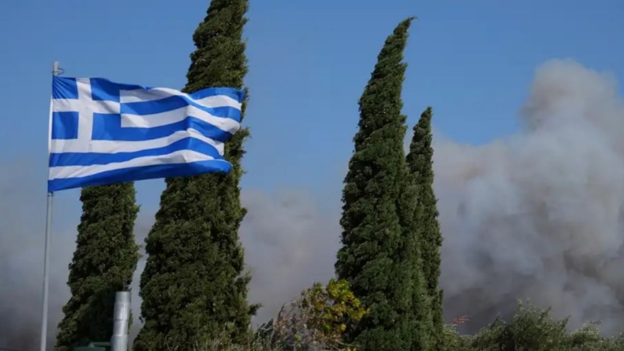 Vientos huracanados dejan a dos muertos en Grecia y varios incendios