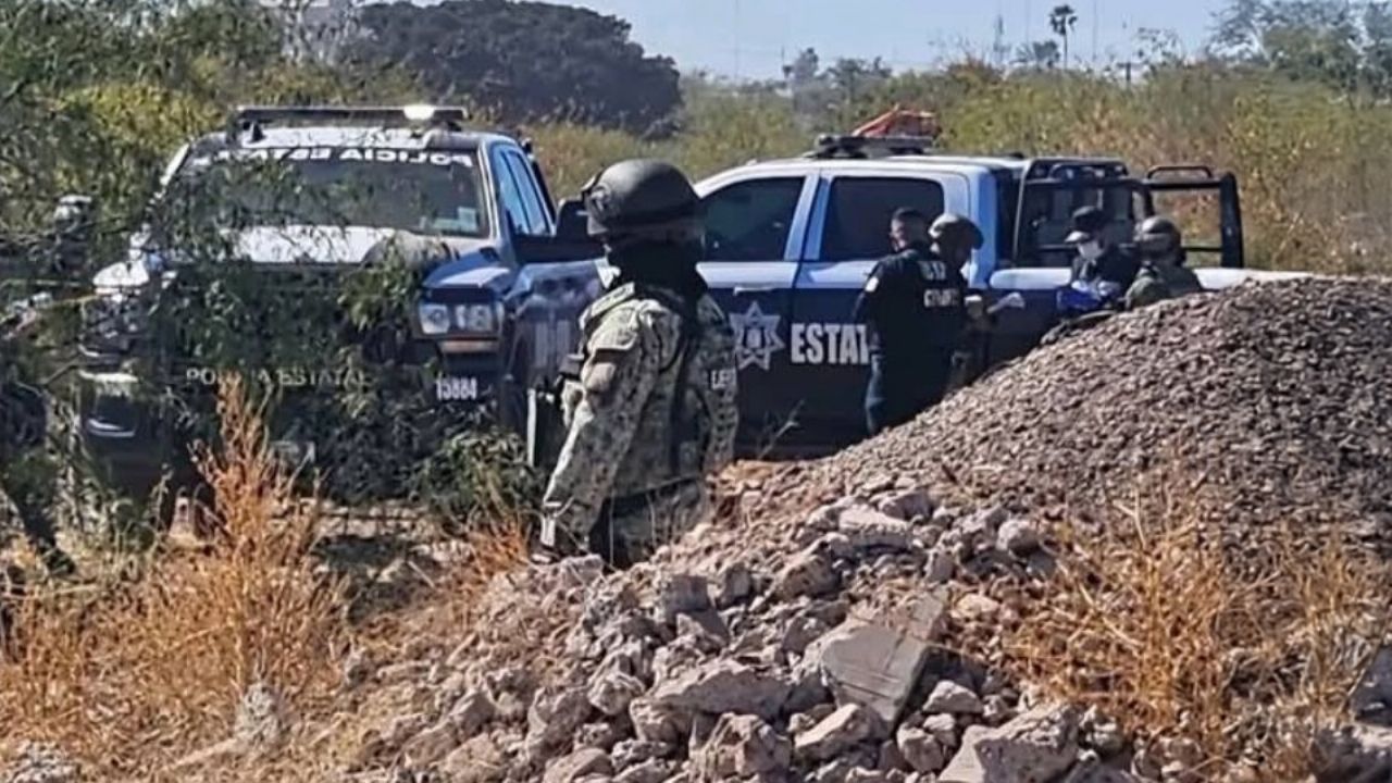 Ciudad Obregón: Policías someten y detienen a sujeto que intentó agredirlos con cuchillo