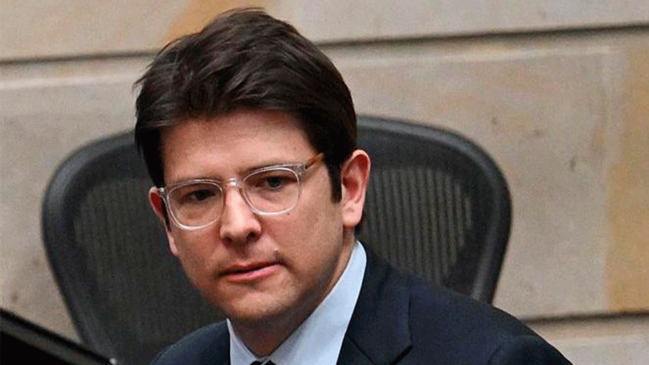 Precandidato colombiano Miguel Uribe Turbay en estado grave por hemorragia y sedación