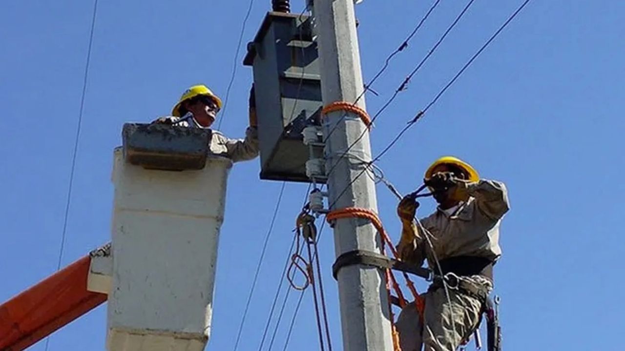 CFE atiende llamados por cortes de energía eléctrica en Hermosillo tras robo de cables