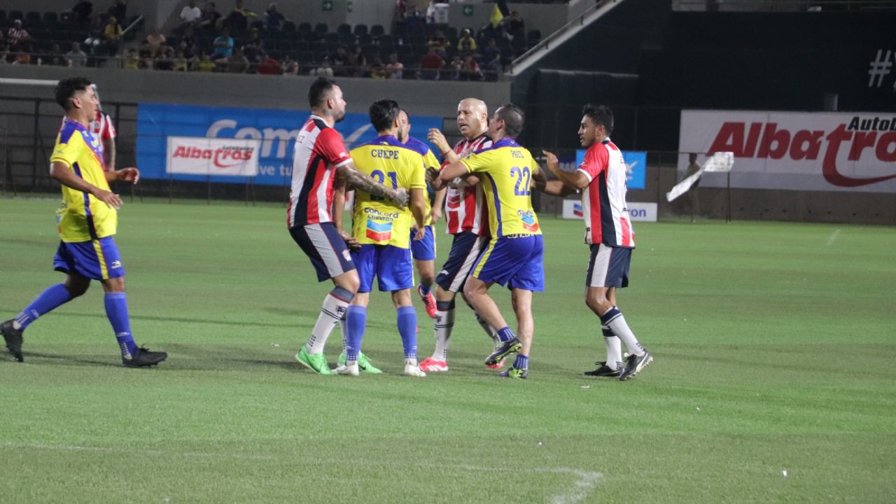 Partido de Leyendas: América y Chivas complacen al público cajemense con un vibrante empate a uno