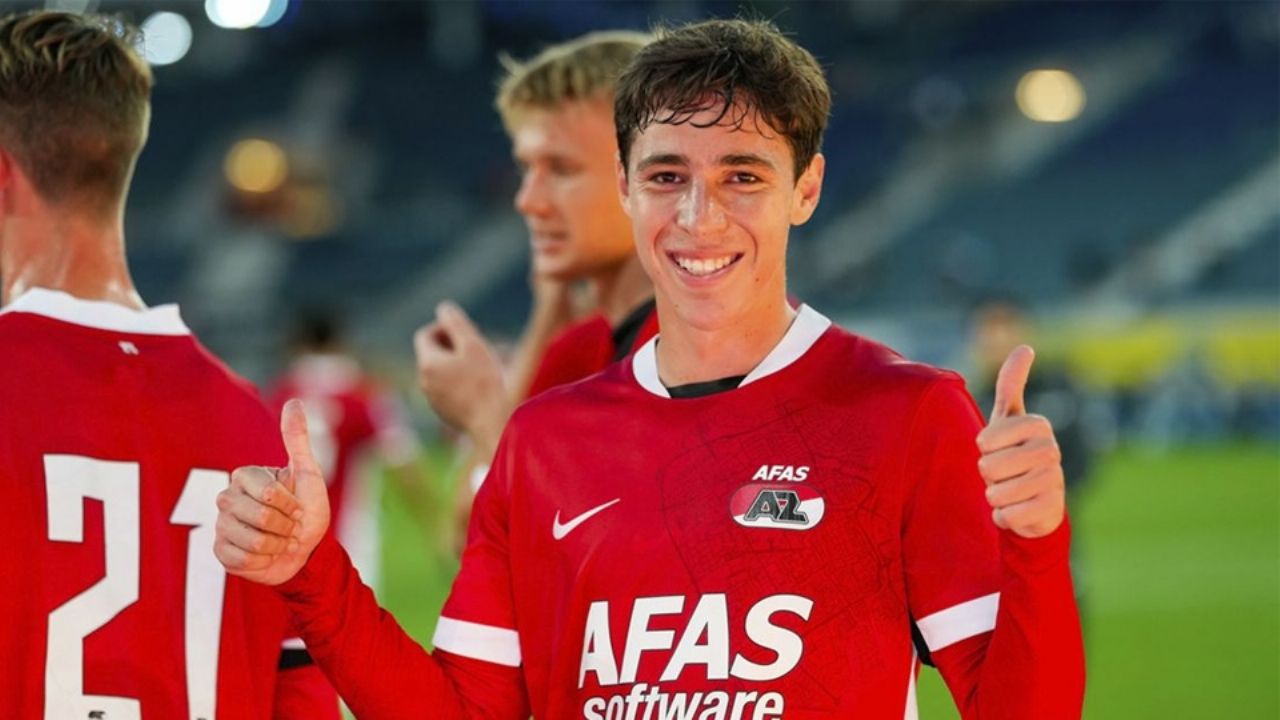 ¡Otro mexicano! Mateo Chávez debutó con asistencia de gol en la Eredivisie con el AZ Alkmaar