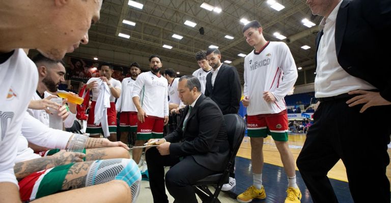 Omar Quintero busca llevar lejos al Tri de basquet