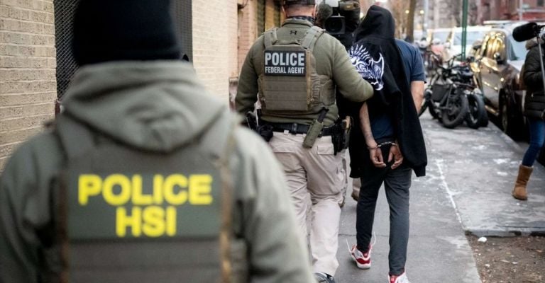 Trump reporta más de 300 mil detenciones