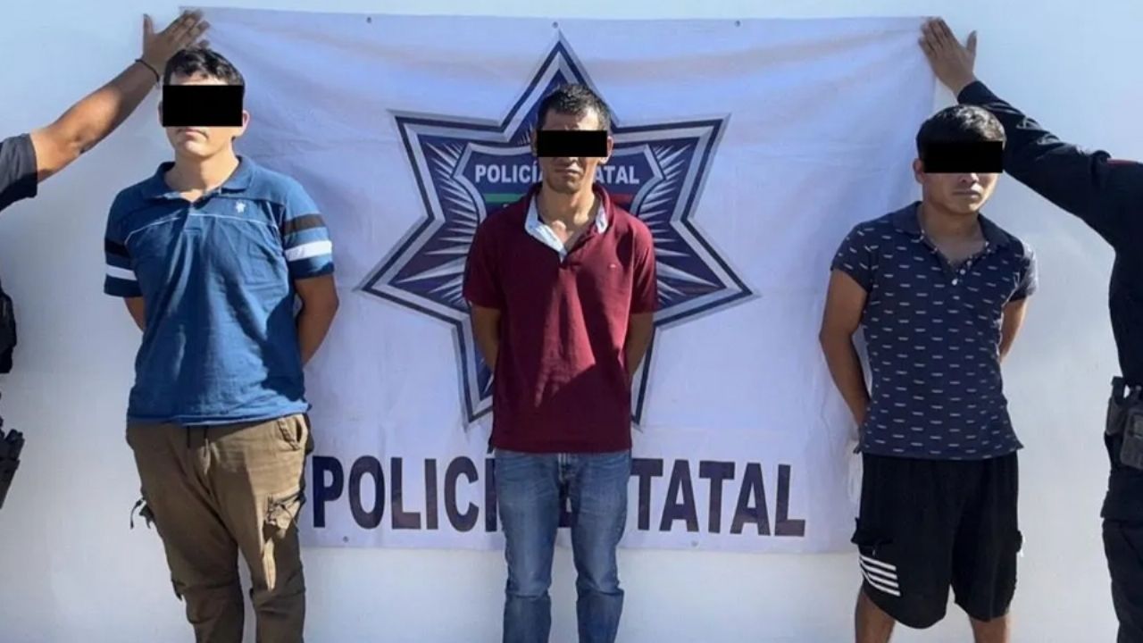 Conducían vehículo robado: Detienen a tres hombres con material bélico en Ciudad Obregón