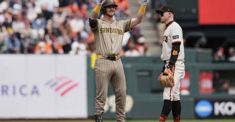 Ryan O'Hearn celebra tras conectar un imparable