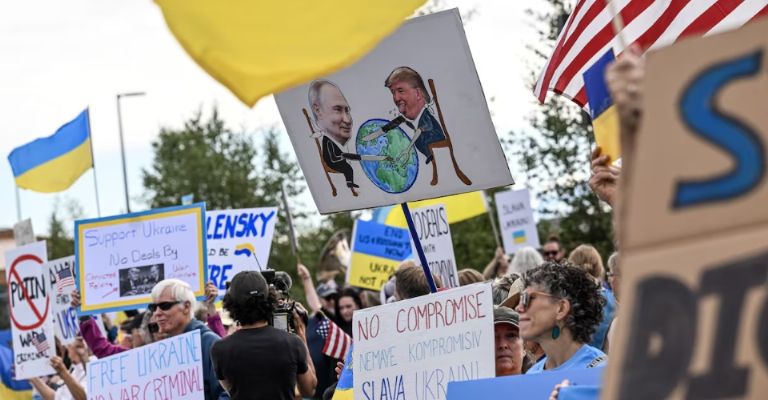 Manifestantes alzan la voz en Alaska 