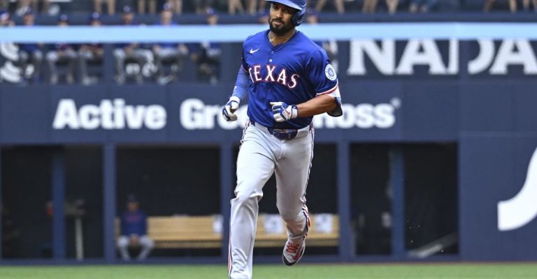 Semien recorre las bases después de su cañonazo