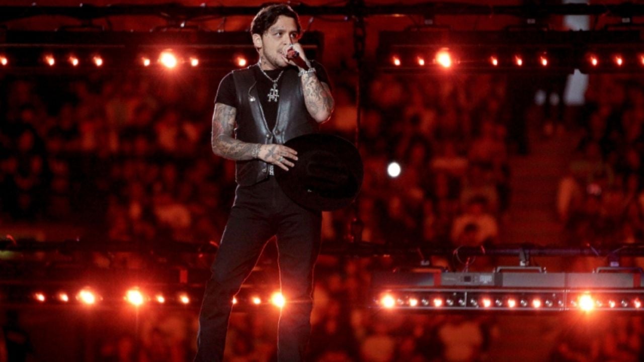 Christian Nodal llega a Supernova Orígenes y el público lo recibe con gritos de “Cazzu”