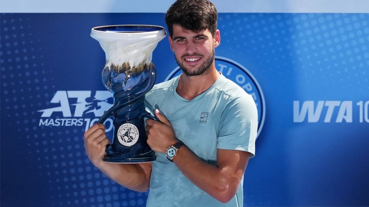 Alcaraz se corona en el Masters de Cincinnati, tras abandono de Sinner