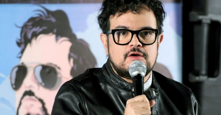 Reclamo directo a Maxine Woodside