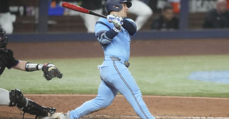 Varsho encabezó al ataque de los canadienses