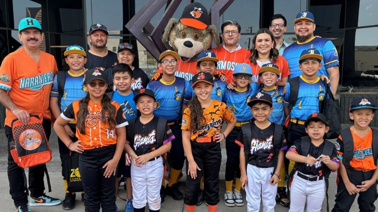 LAMP: Los Naranjeros de Hermosillo visitan consulado de México en Phoenix