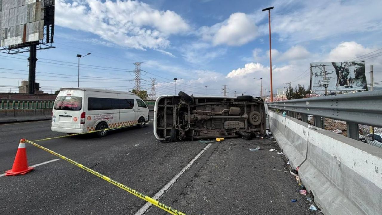 Accidente en Ecatepec: Combi se vuelca en la México-Pachuca y deja una víctima mortal