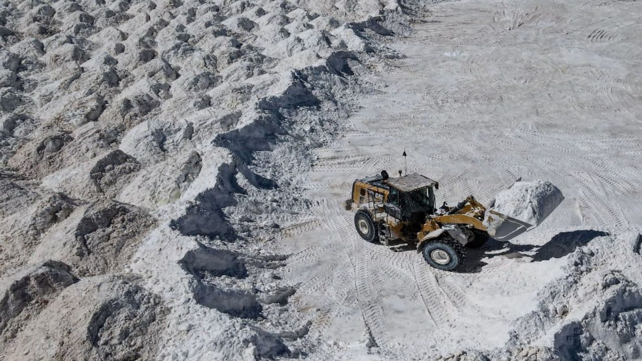Explotación del litio en Sonora sigue frenada por litigio con una empresa china, confirma Durazo