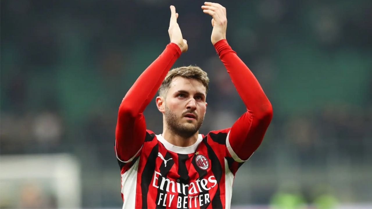 ¿’Santi’ Giménez se va del AC Milan? Agente del mexicano sale a aclarar el futuro del delantero