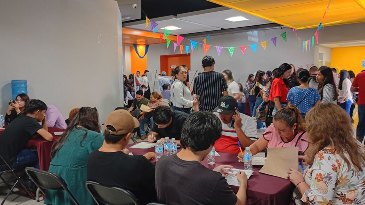 Jóvenes en Navojoa encuentran nuevas oportunidades en la Feria de Empleo Para Juventudes