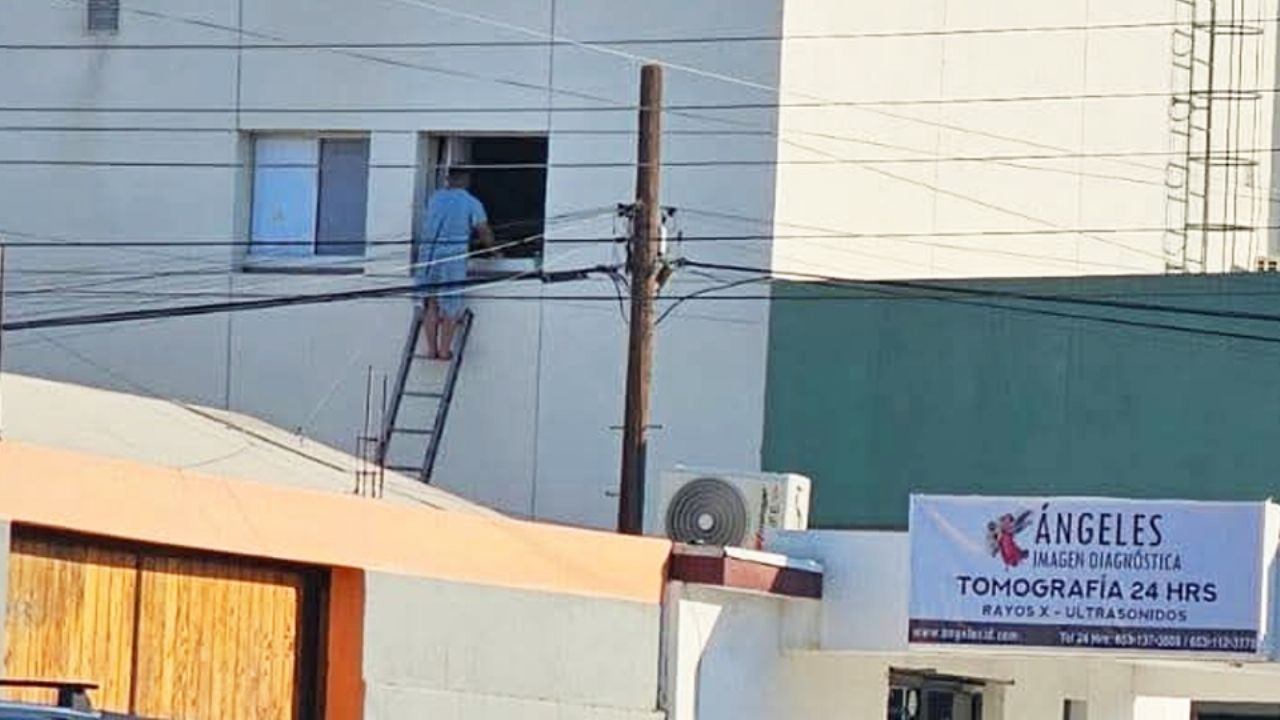 Su familia lo calmó: Joven paciente intenta arrojarse por ventana de hospital en Sonora