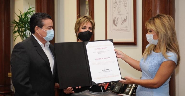 El funcionario y la exgobernadora durante la pandemia 