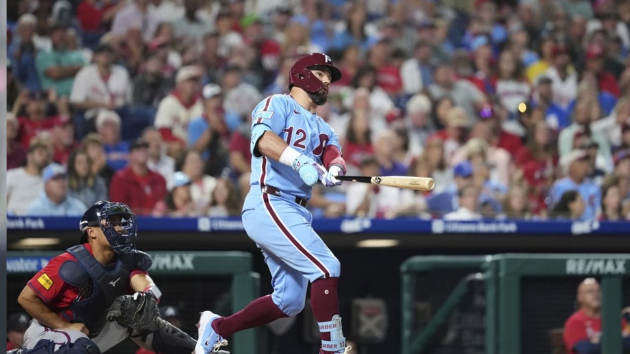 Kyle Schwarber entra a los libros de historia de la MLB en la victoria de los Philadelphia Phillies