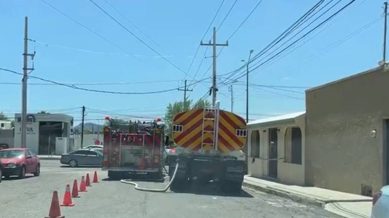 Se registra incendio en una vivienda de Hermosillo; persona sufre malestares respiratorios