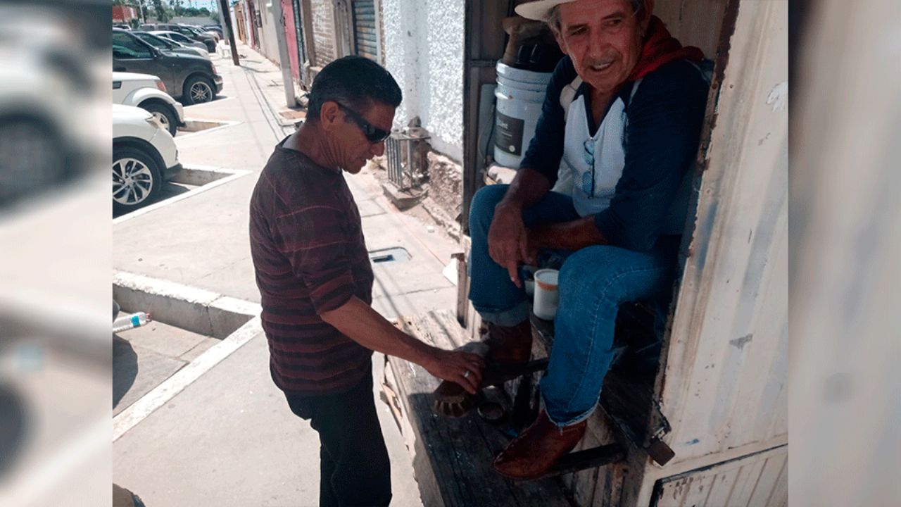 La historia de José Ángel Lizárraga, el último bolero de antaño que resiste en Empalme