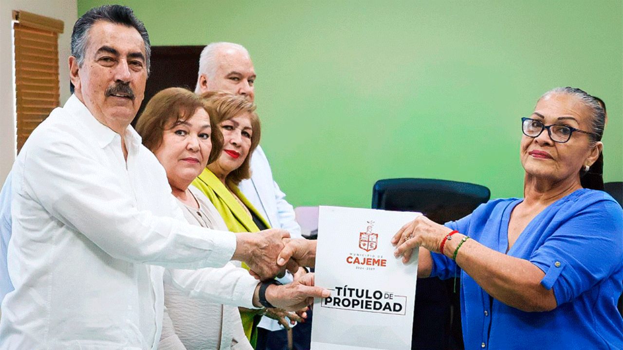 Ayuntamiento de Cajeme entrega escrituras y brinda certeza jurídica a 120 familias