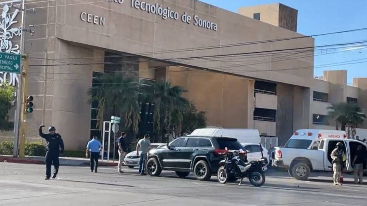 Reportan lesionados: Registran un choque entre dos camionetas en la 5 de febrero y 200